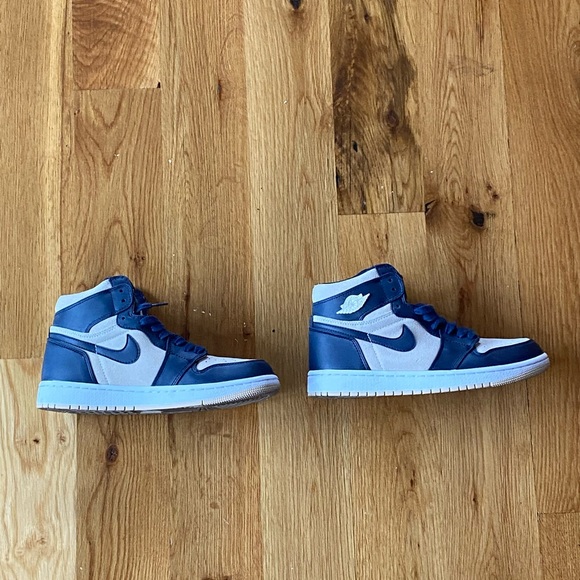 navy and cream jordan 1